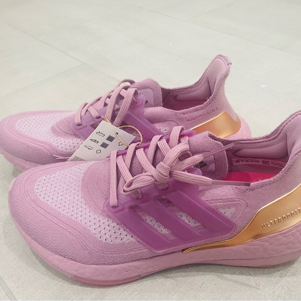 Adidas Ultra Boosts - Picture 3 of 4